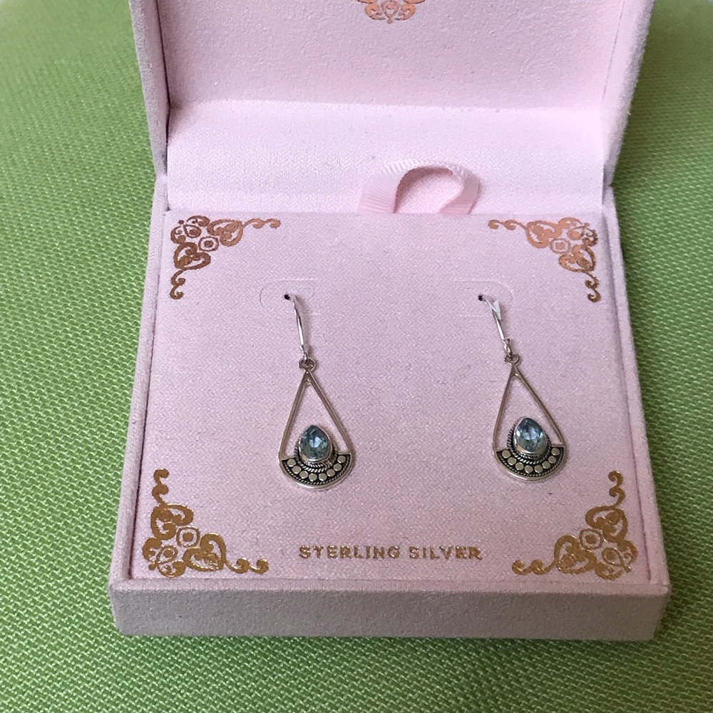🎉HP🎉Gift 🎁 sterling blue topaz drop earrings